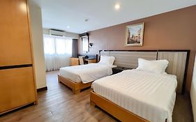 Hotel Zamburger Street Food Melaka